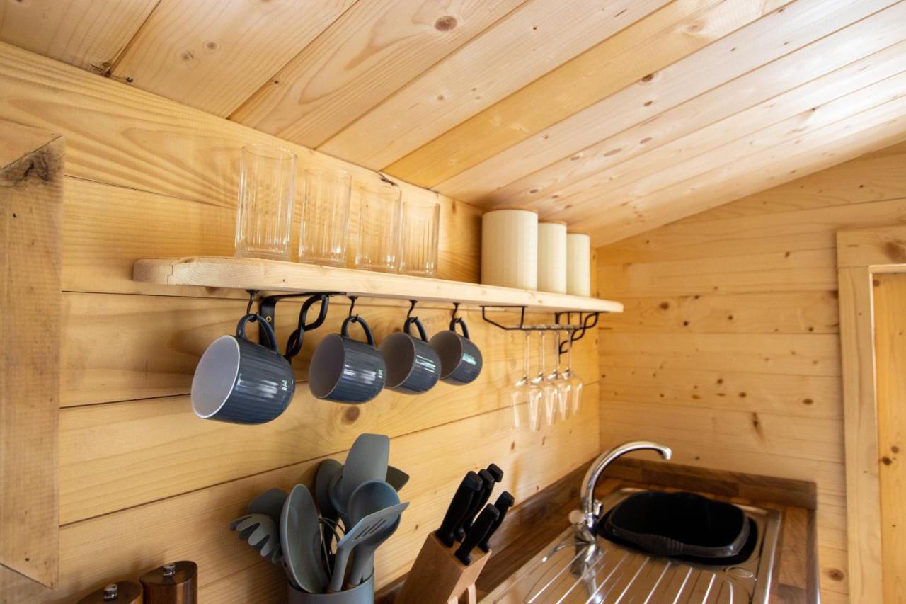 Choller Lake Lodges - Primrose Cabin With Private Hot Tub Arundel Exterior photo